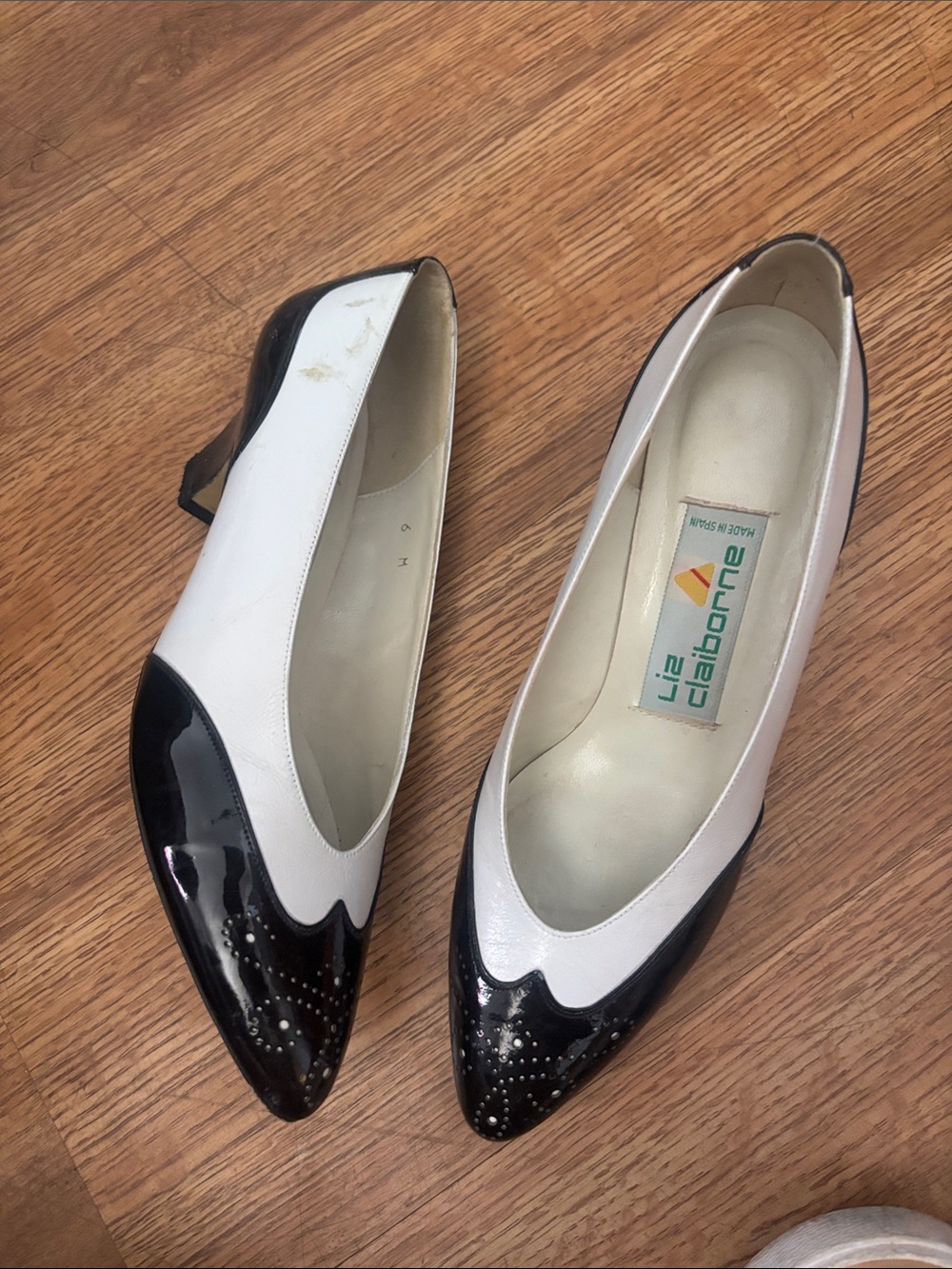 Liz Claiborne Black and White Pointed Toe Flats